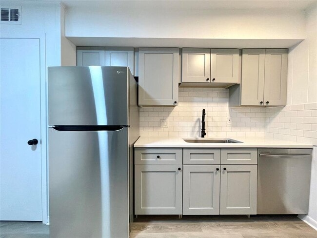 Building Photo - 2306 Barton Village Cir