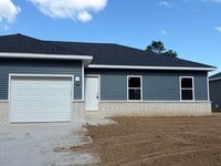 Building Photo - 582 N Airport Rd