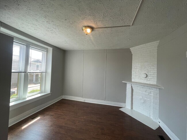 Building Photo - Rivermont Apartment
