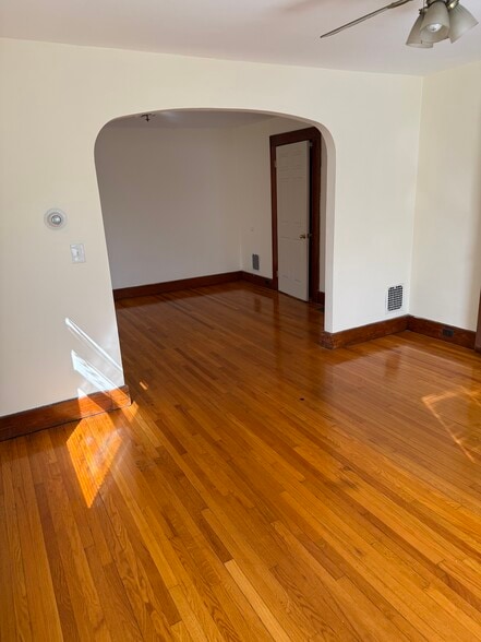 Building Photo - 7 Gardners Ln