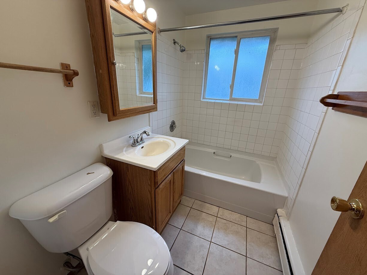 Building Photo - 2410 Brentwood Pky