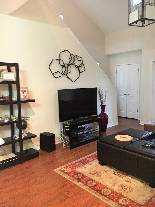 Building Photo - Townhouse in Gated Community with Attached...