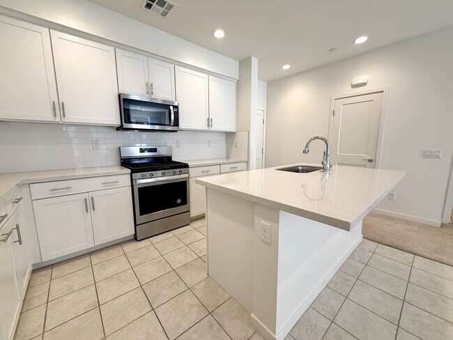 Building Photo - Charming 3bed 2.5 bath Simi Valley Home