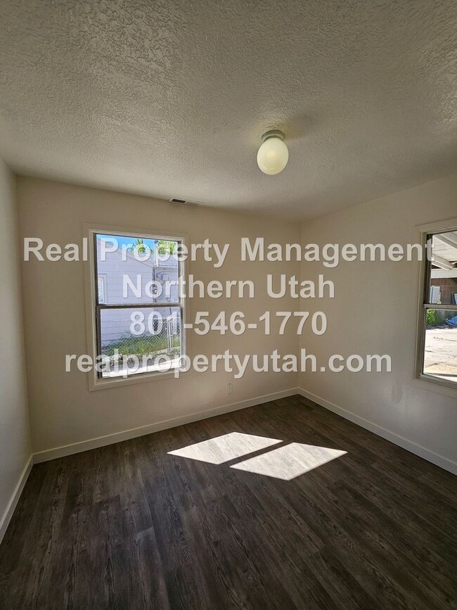 Building Photo - Charming 2-bedroom Home in Layton Now Avai...