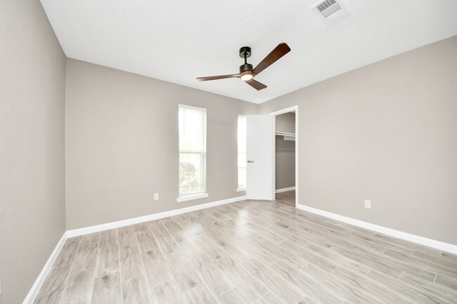 Building Photo - 16222 Forest Bend Ave