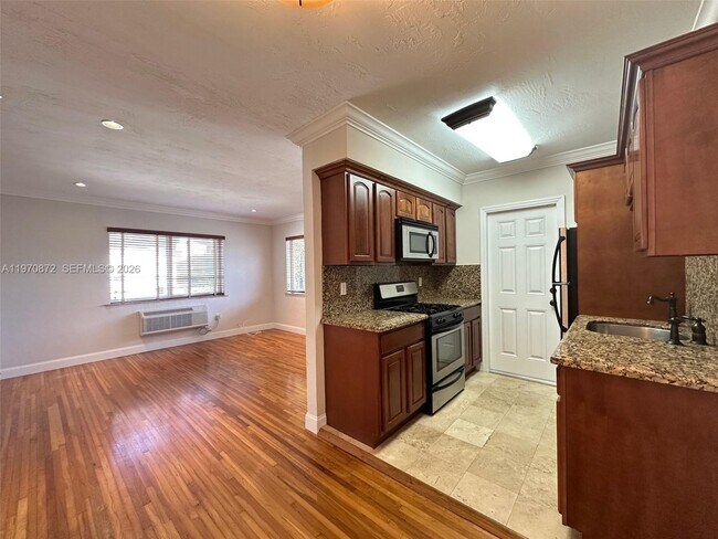 Building Photo - 35 Antilla Ave