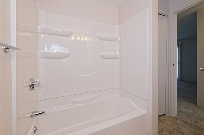 Building Photo - 3 Post Oak Ln