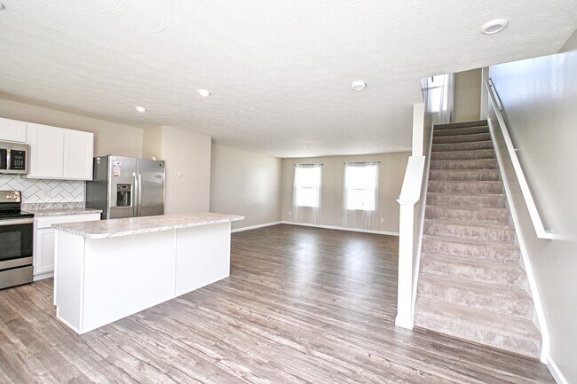 Building Photo - 5697 Julia Kate Dr