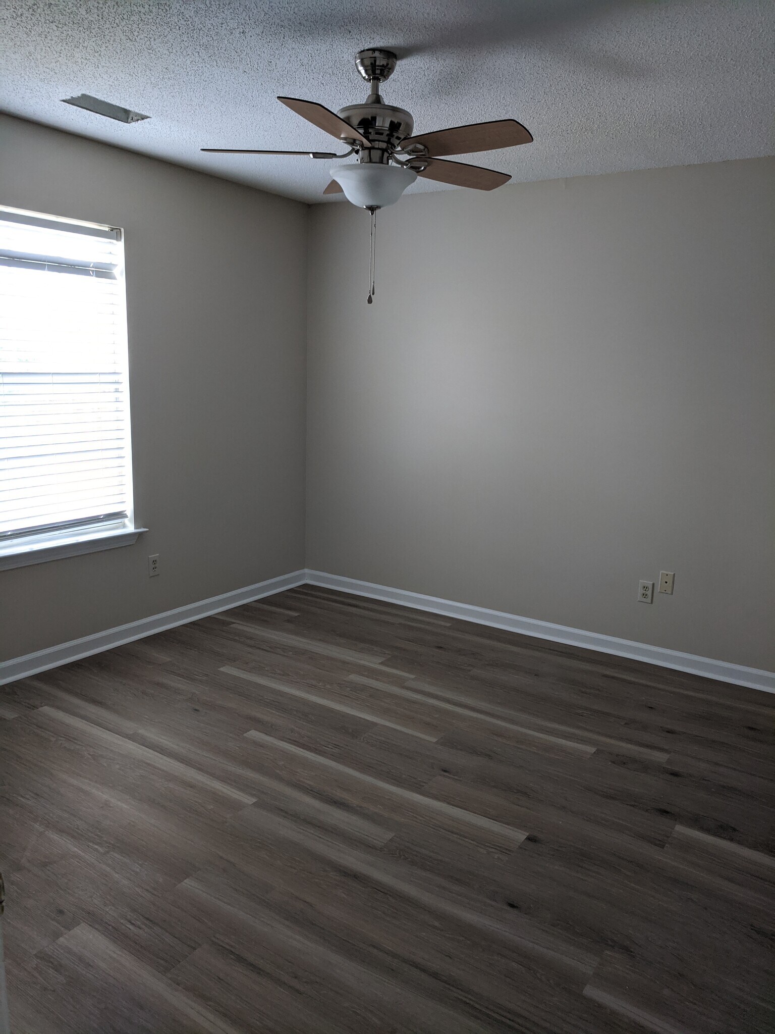 Building Photo - 7746 Shadowland Dr