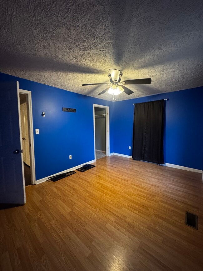 Building Photo - 509 E Hogan St