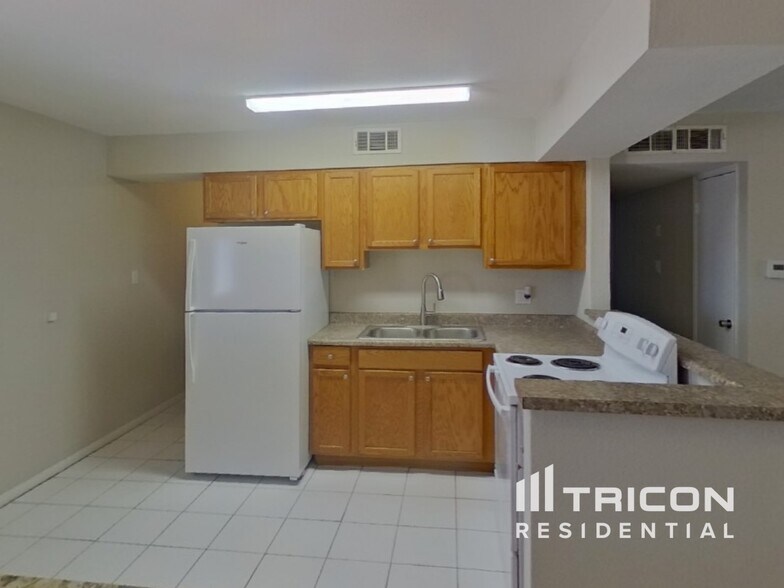 Building Photo - 6112 Granada Cir