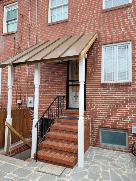 Building Photo - 333 Folcroft St