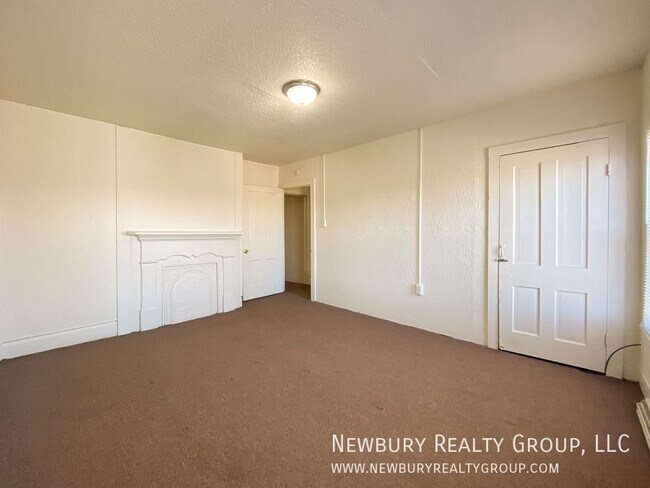 Building Photo - Charming Move-In-Ready 2-Bedroom Townhome