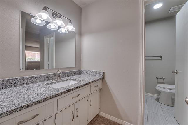 Building Photo - 407 Kenway St