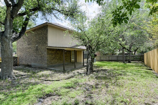 Building Photo - 1009 Emmet Park