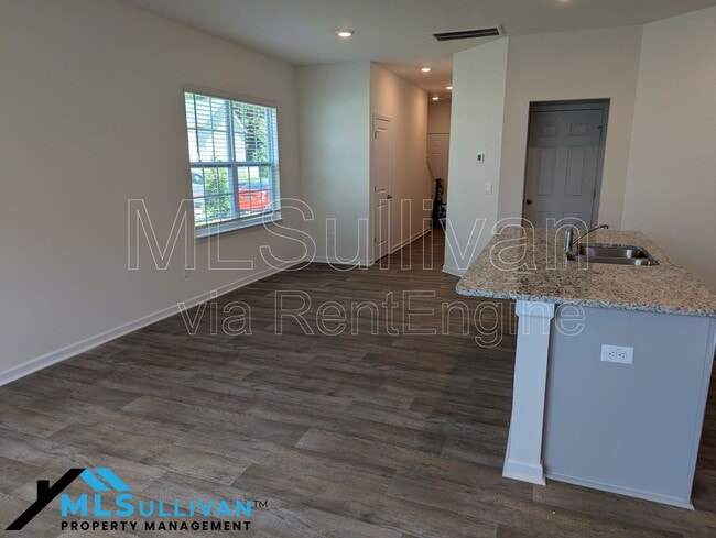 Building Photo - 2338 Lily Dr