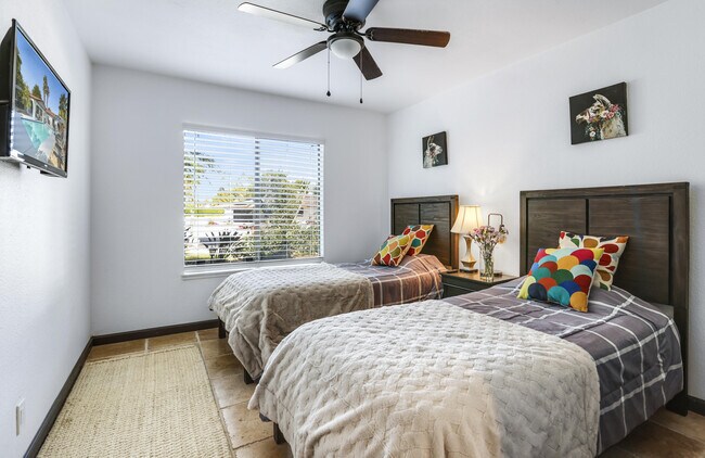 Building Photo - 1233 E Via Escuela