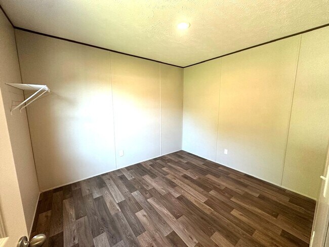 Building Photo - Brand new Efficiency 1 BR mobile home with large bonus room