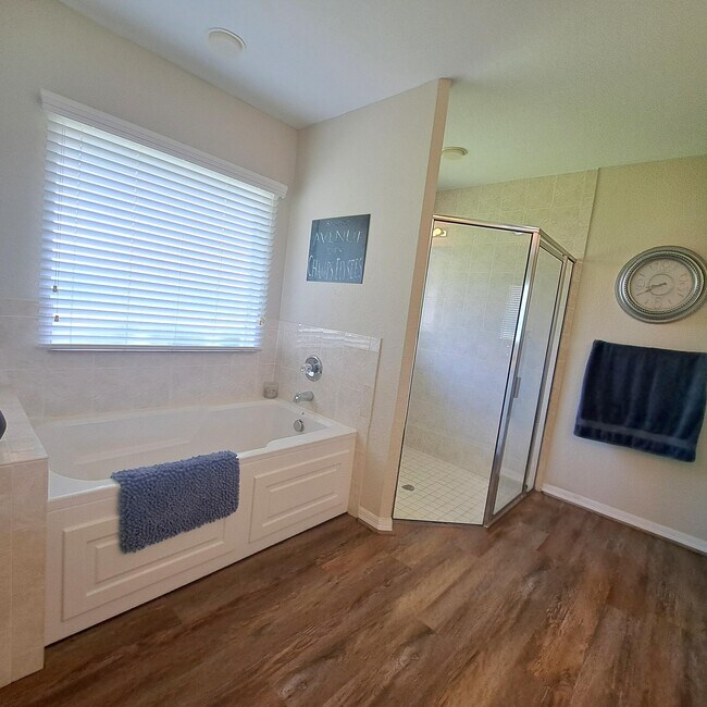 Building Photo - 1747 N Dovetail Dr