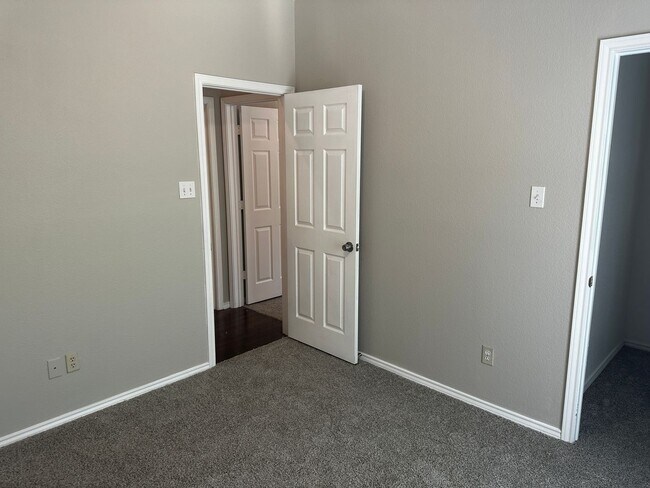 Building Photo - Amazing home in Farmington Estates!