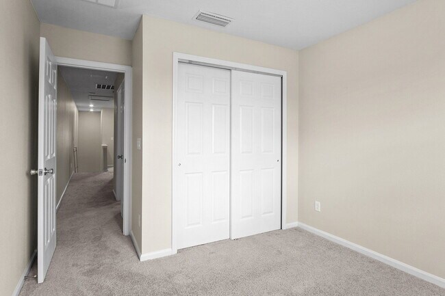 Building Photo - 3 Bedroom / 2.5 Bathroom Townhouse in the Meadows at Oakleaf