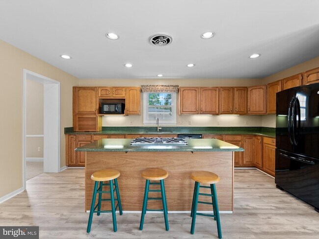 Building Photo - 404 S George Mason Dr