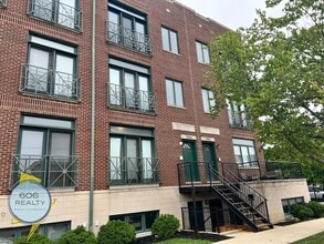 Building Photo - Beautiful Three Bed, 2.5 Bath Townhome in Mont Clare!