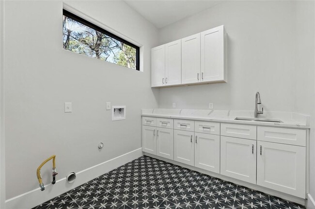 Building Photo - 319 Akaloa Dr