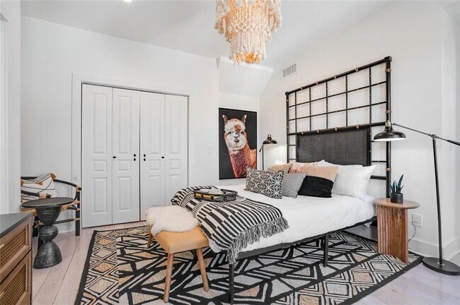 Building Photo - 724 Charles Allen Dr NE