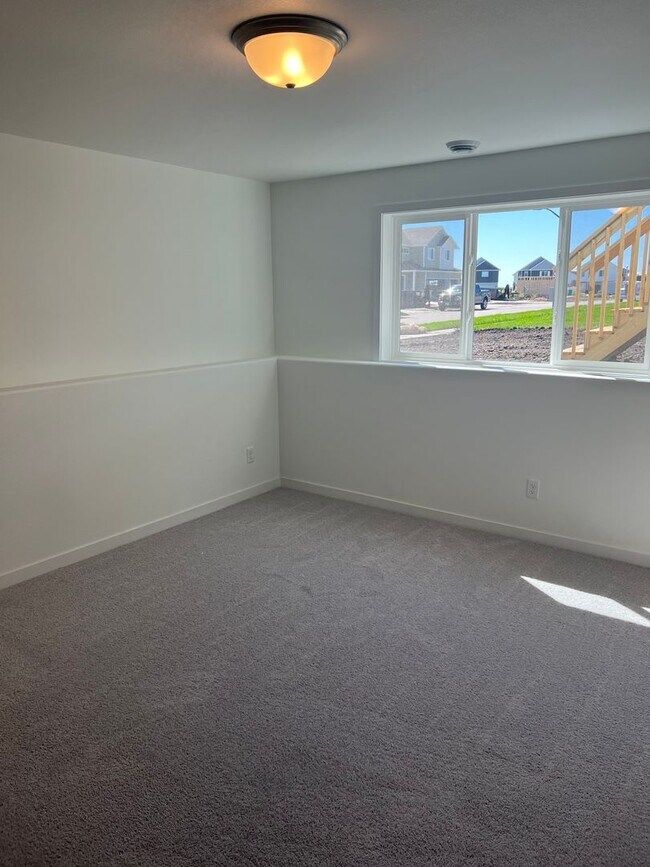 Building Photo - New 3 bedroom/2 bathroom house