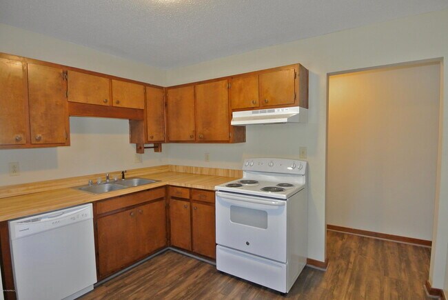 Building Photo - 1106 Karen Dr