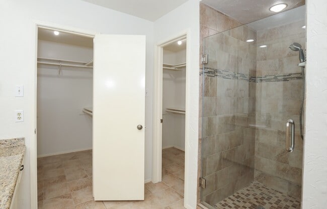 Building Photo - 3003 Planters St