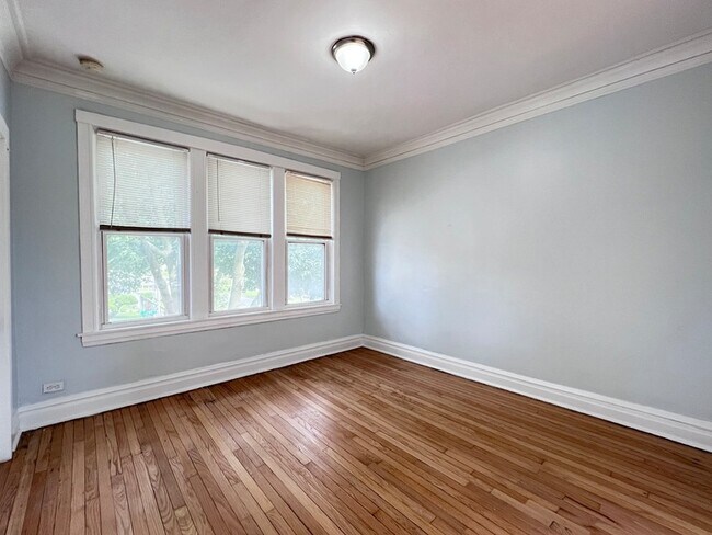 Building Photo - 8856 S Lowe Ave