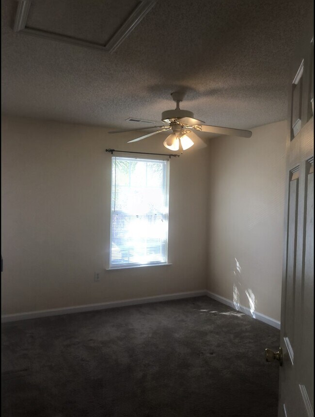 Building Photo - 2407 James St