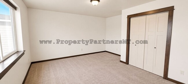 Building Photo - 3 Bed 2.5 Bath Upscale Condo