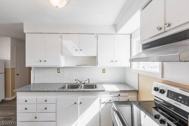 Building Photo - 26 Schooleys Mountain Rd