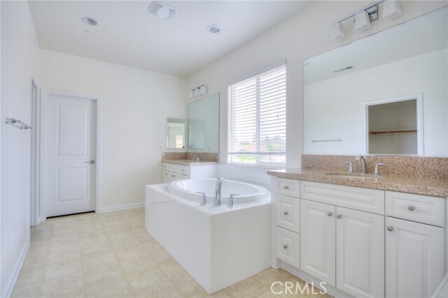 Building Photo - 10860 Portofino Ln