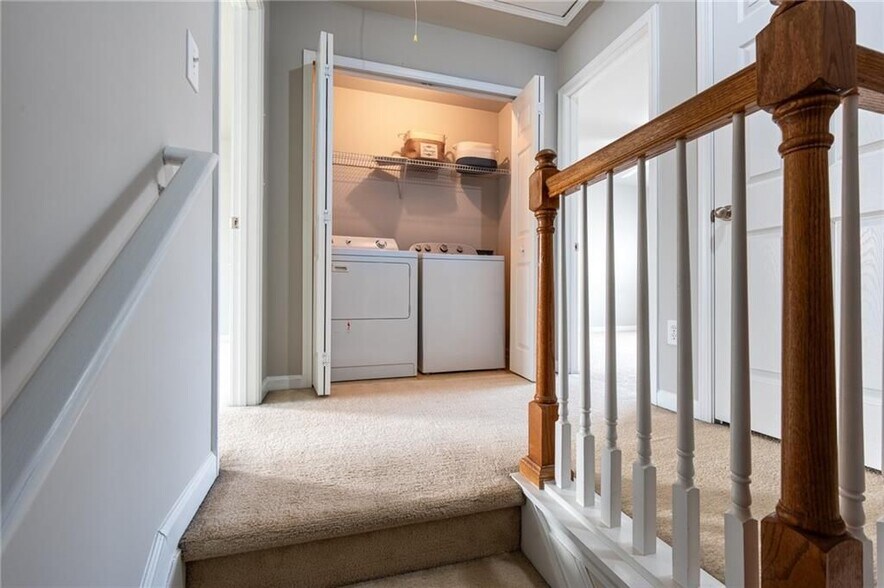 Building Photo - 2190 Landing Walk Dr