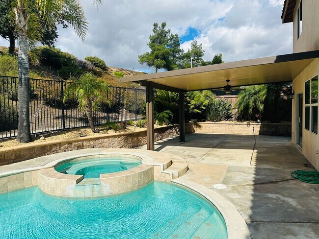 Building Photo - 5 bedroom Pool Home for rent in Murrieta
