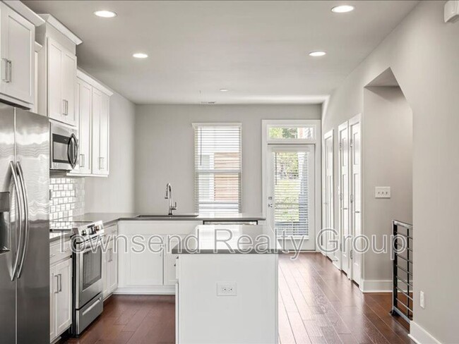 Building Photo - 2122 Bryant Park Dr
