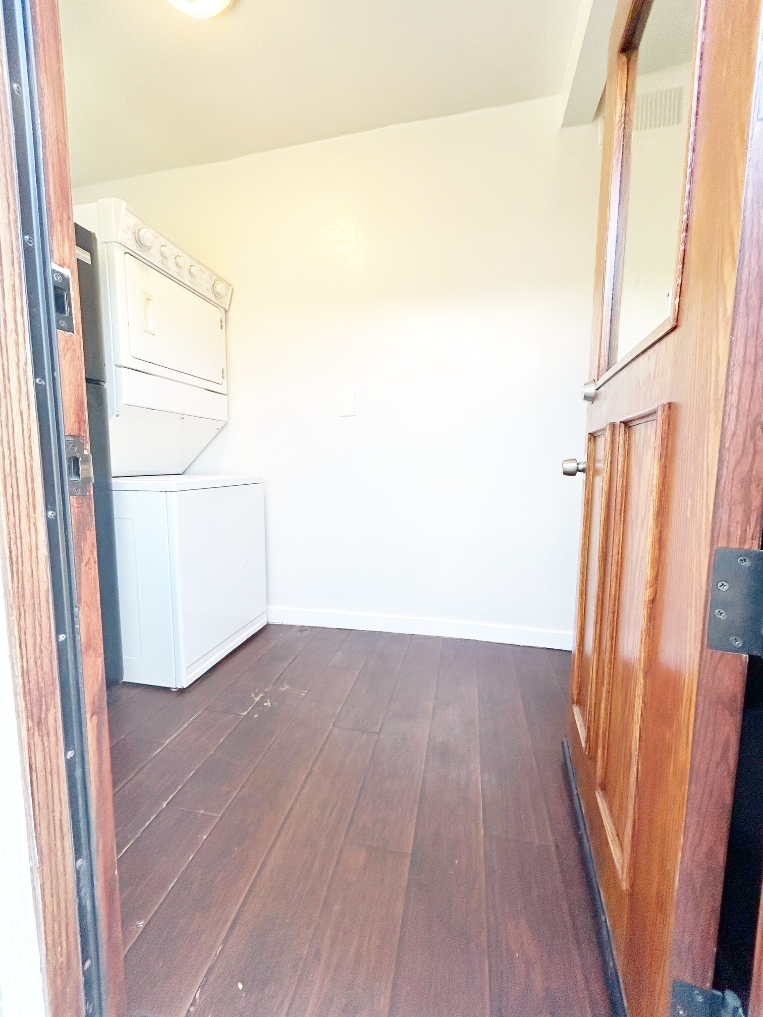 Building Photo - 11136 Redfern Ave