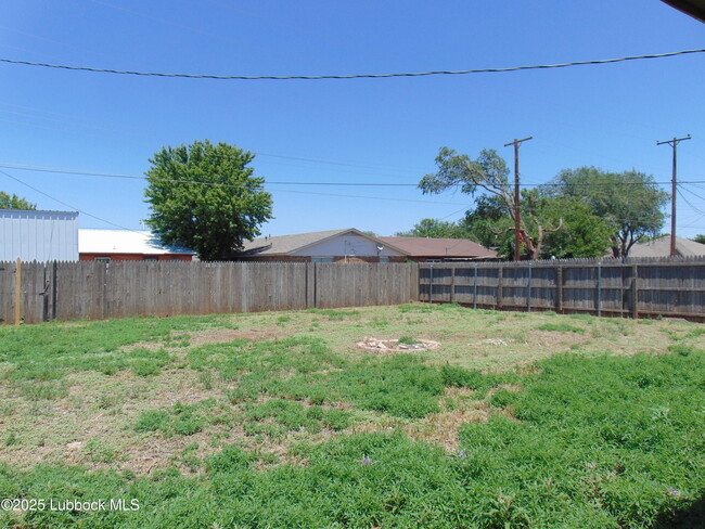 Building Photo - 4638 Erskine St