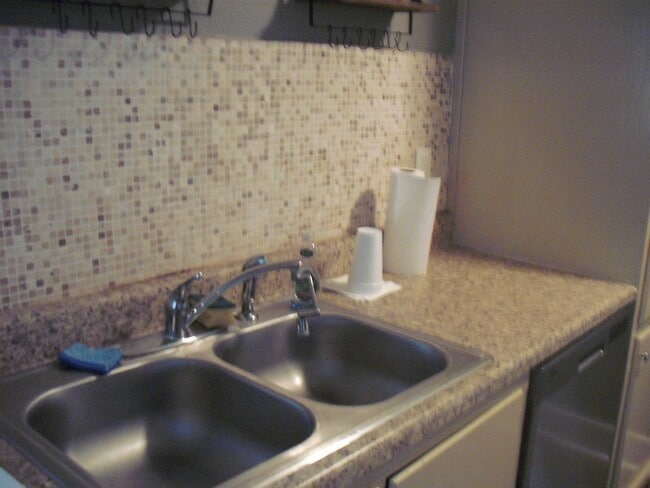 Building Photo - 206 Ivy Ave