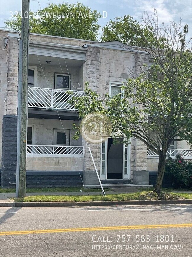 Primary Photo - 3210 Llewellyn Ave