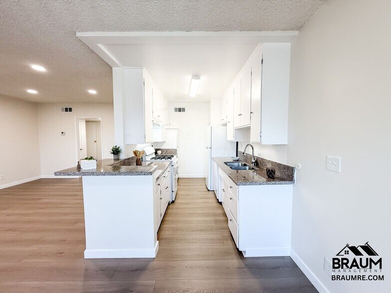 Building Photo - 6041 Whitsett Ave