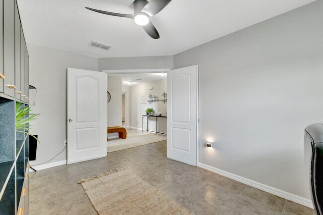 Building Photo - 5700 NW Pine Trail Cir