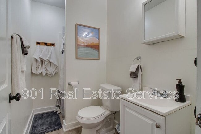 Building Photo - 1954 Manila Ave