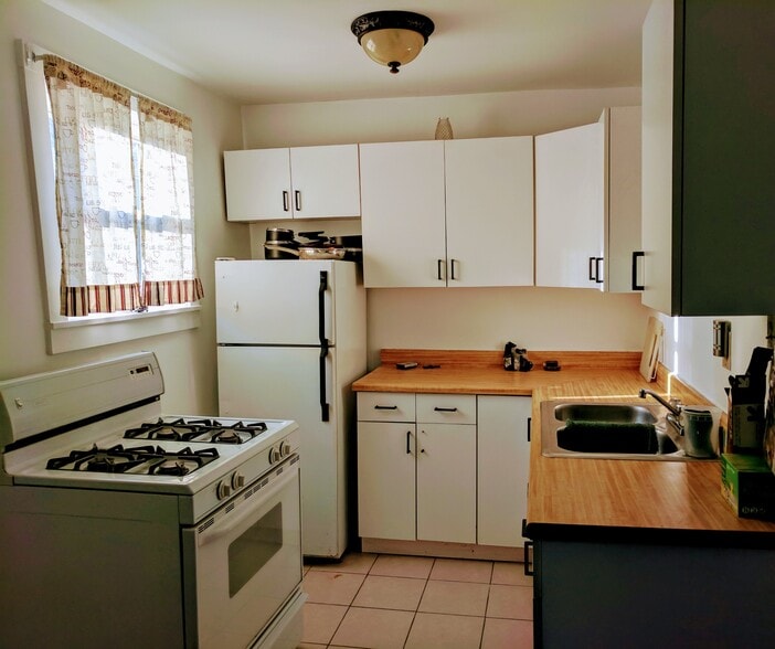 Kitchen - 1720 S Clinton St