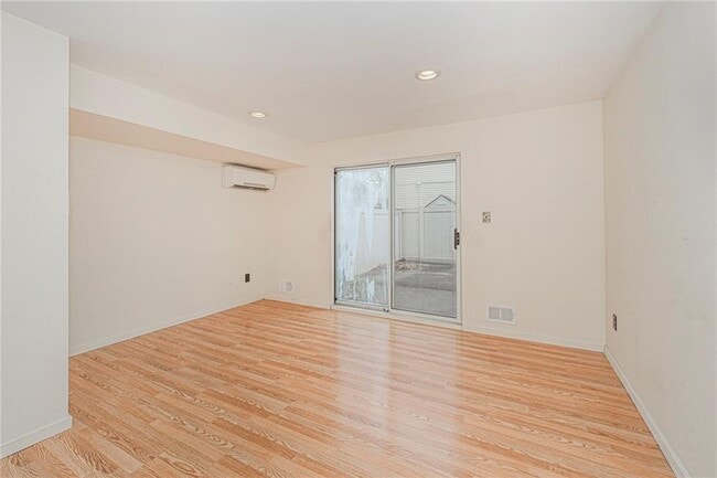 Building Photo - 709 Correll Ave