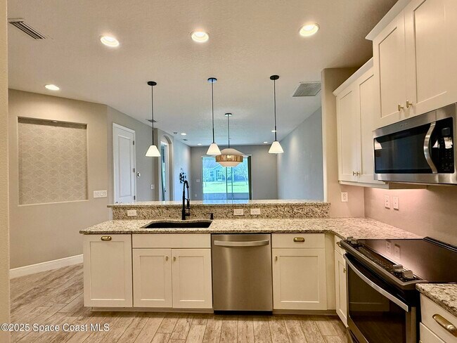 Building Photo - 7634 Loren Cove Dr